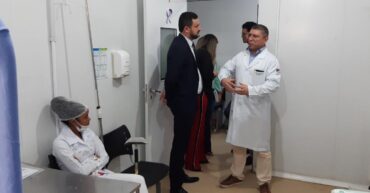 Na quarta-feira (22), o presidente da Emserh, Marcos Grande, visitou as UPAs do Araçagi, Parque Vitória e Vinhais